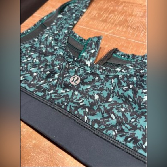 💚 Lululemon Drop It Like It's Hot Mountain Peaks Black Forage Teal Workout Bra - Picture 7 of 7